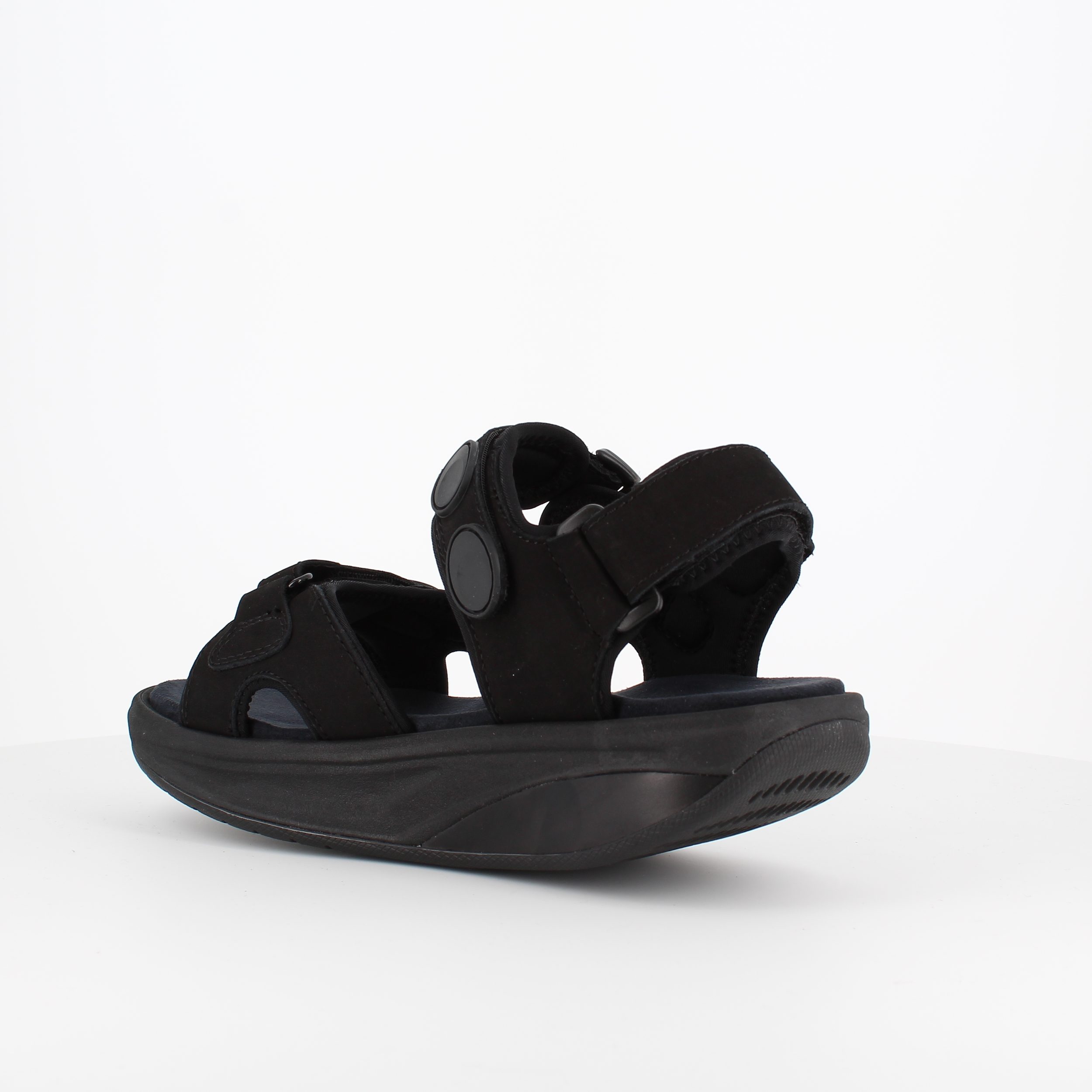 MBT sandal Kisumu 3 s i sort den klassiske MBT sandal
