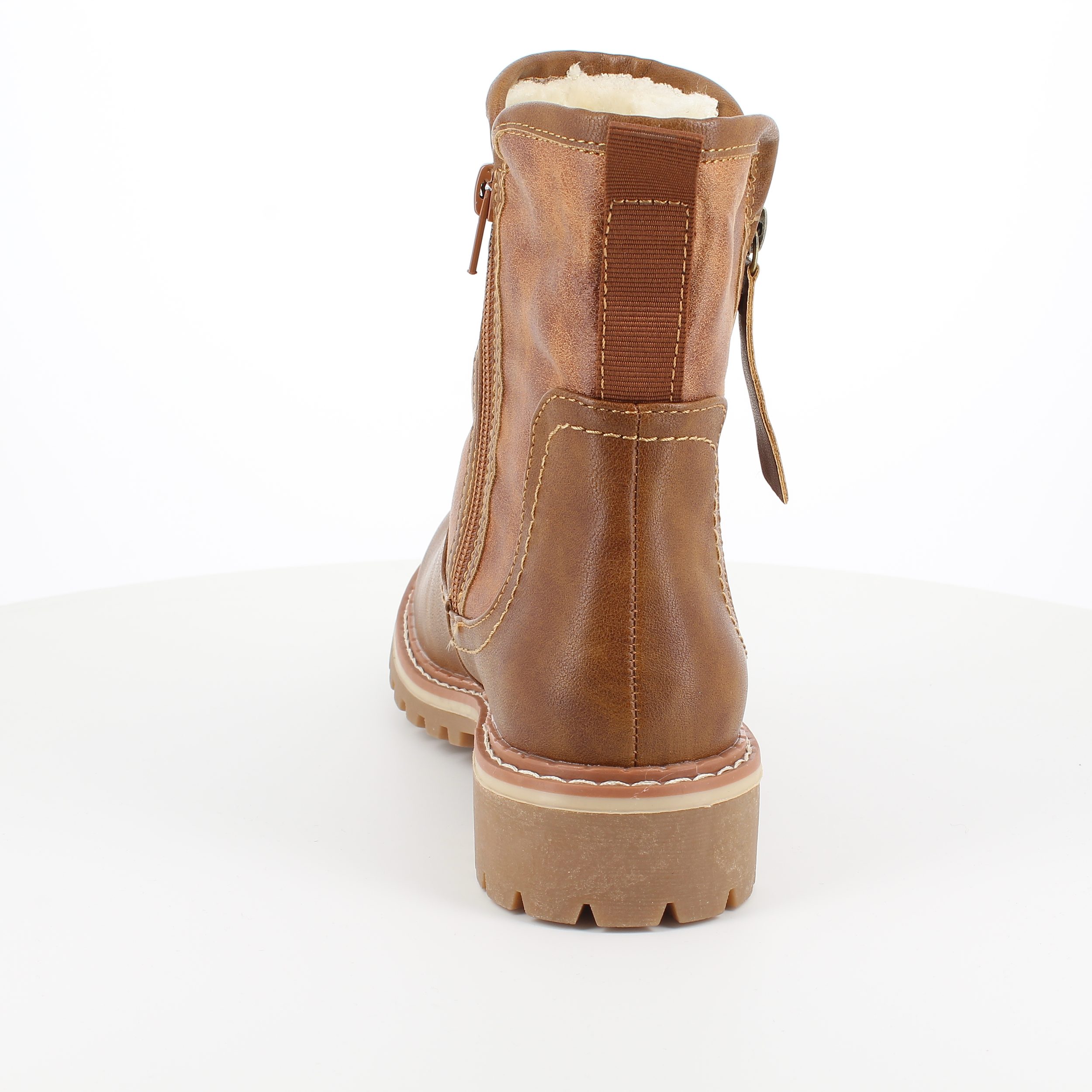 Brun vinterstøvle med foer og smarte detaljer