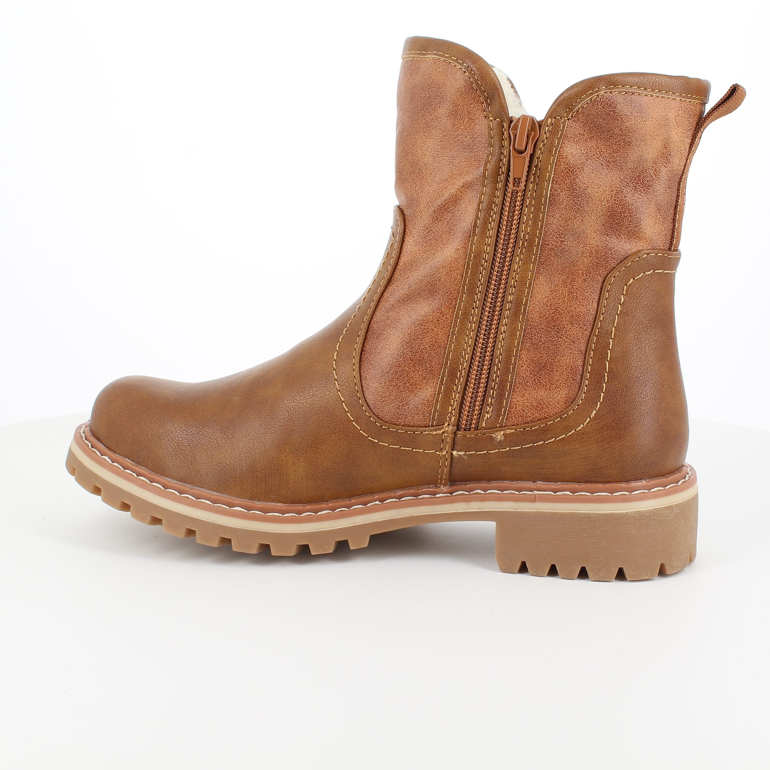 Brun vinterstøvle med foer og smarte detaljer