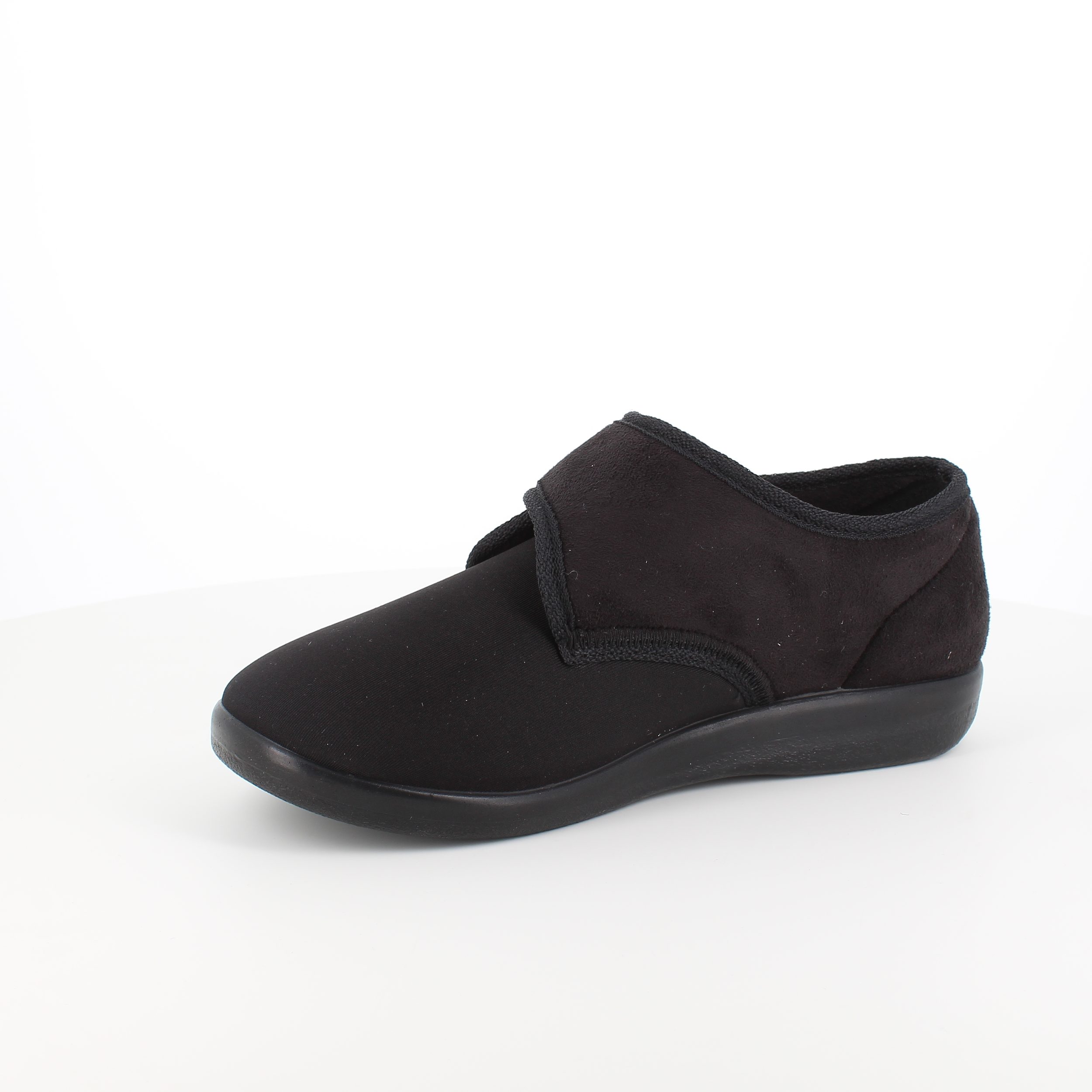 Bred sko fra OrtoMed med velcro