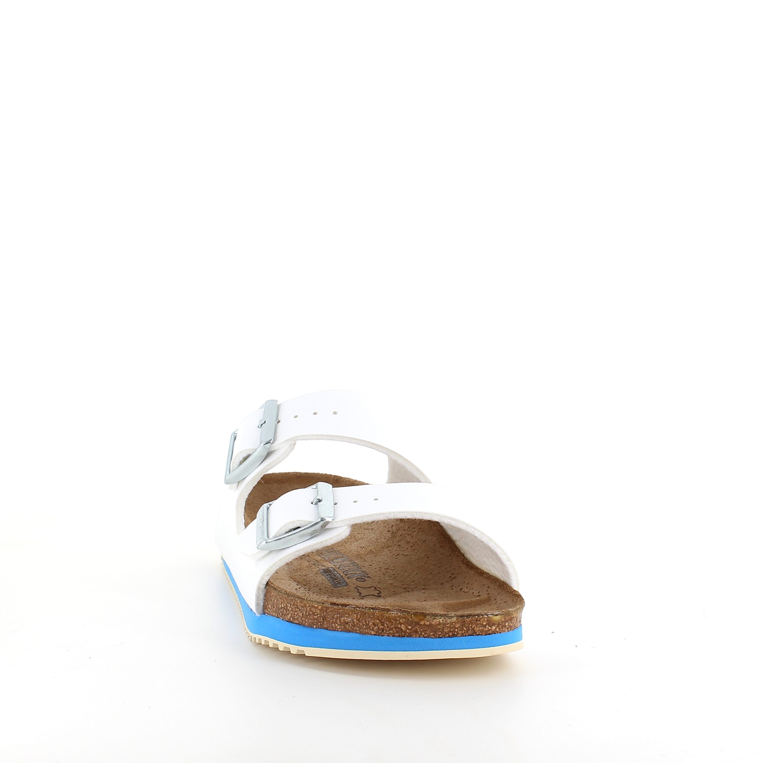 Hvid klassisk Birkenstock sandal med remme. Få den her