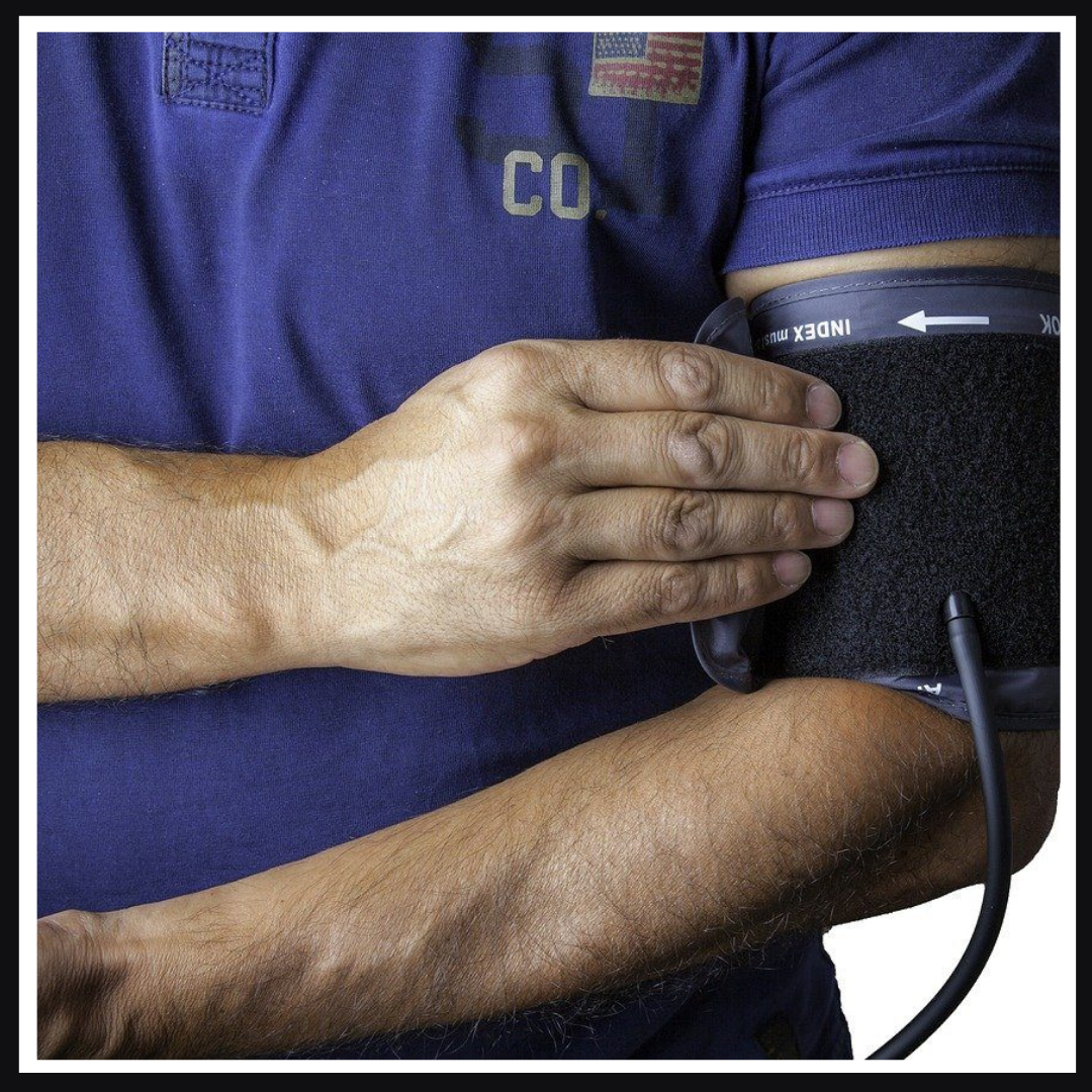 Mål dit blodtryk med automatisk blodtryksapparat - Sygeplejebutikken