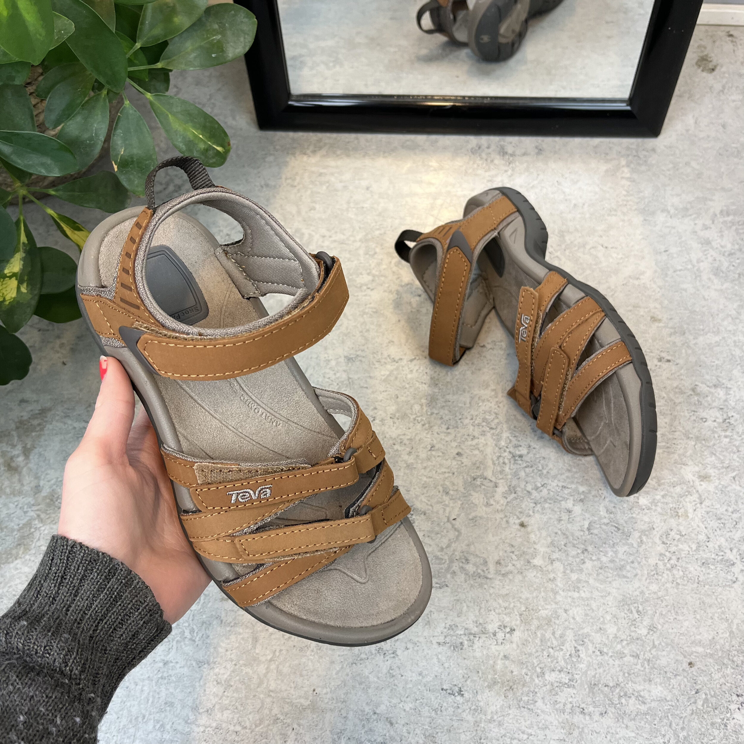 Skal slave lægemidlet Lys brun Tirra W sandal fra Teva med læder overdel - Sygeplejebutikken