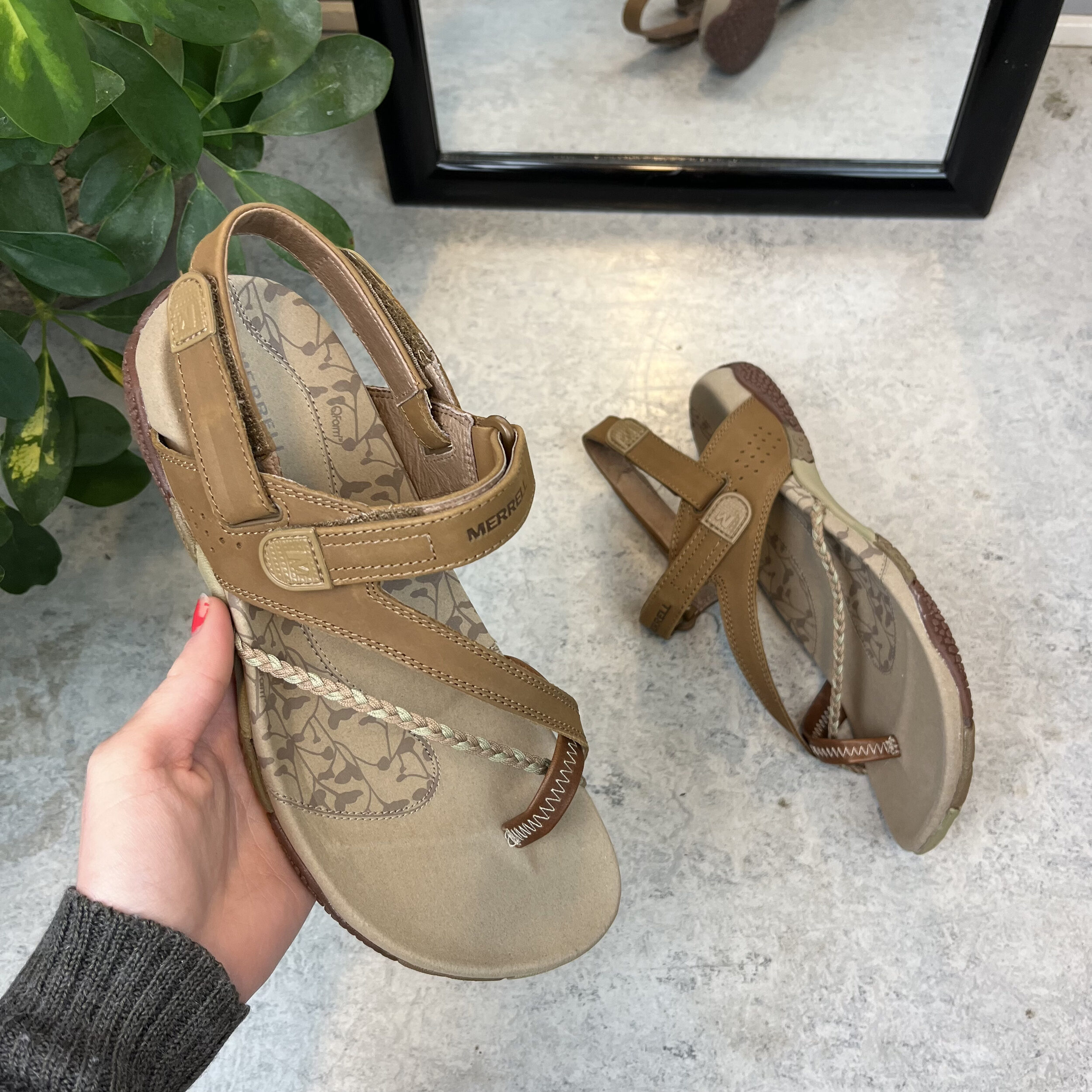 Brun Merrell Siena sandal med og fine - Sygeplejebutikken