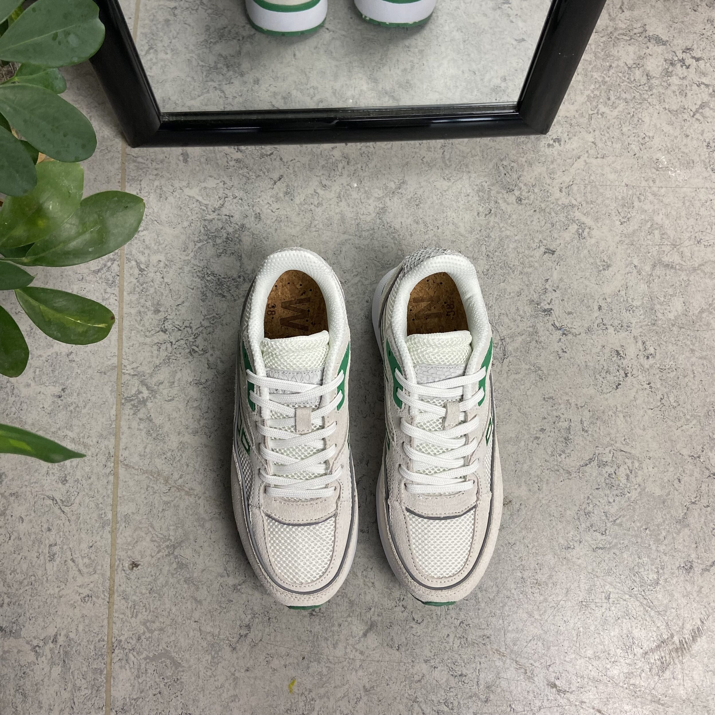 struktur fællesskab Forventer Fede sneakers i Hvid fra Woden med stødabsorbering - Sygeplejebutikken