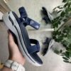 Blå sandal fra Skechers med god svangstøtte