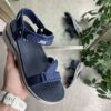 Blå sandal fra Skechers med god svangstøtte