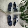Blå sandal fra Skechers med god svangstøtte