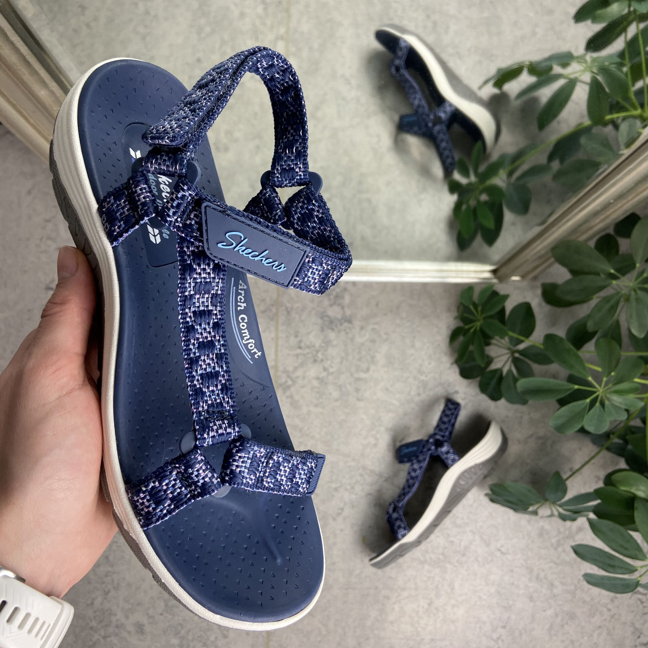 bremse dræbe Overgivelse Blå outdoor sandal fra Skechers med god svangstøtte - Sygeplejebutikken