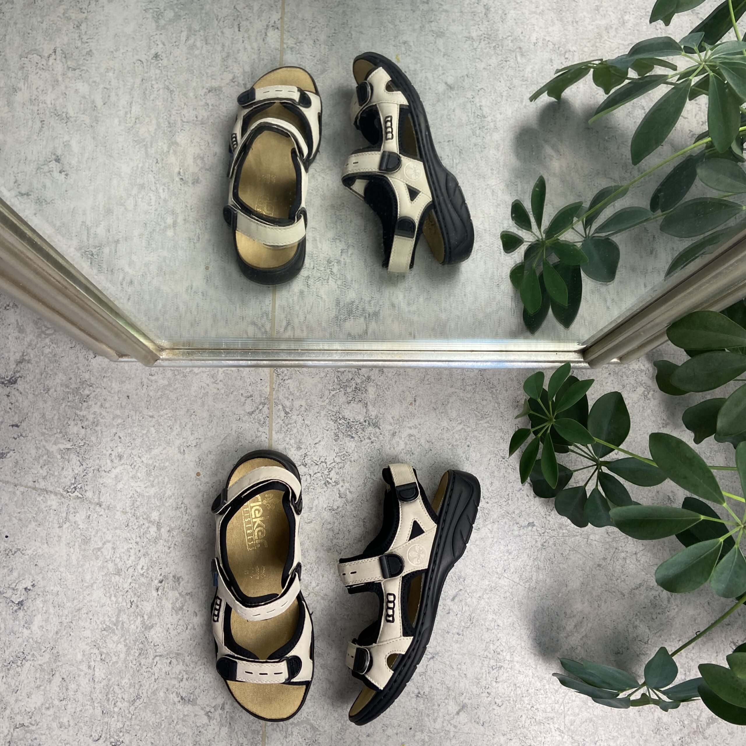 Lys Rieker sandal med såler, hvor du tage sålerne ud - Sygeplejebutikken