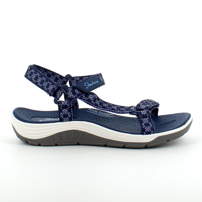 Blå outdoor sandal fra Skechers med god svangstøtte -