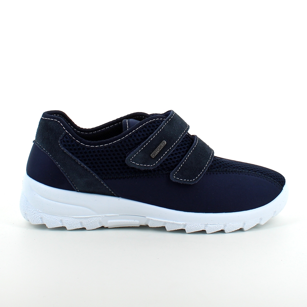 Se Blå fleksibel sko med skridhæmmende såler - 40 hos Sygeplejebutikken.dk