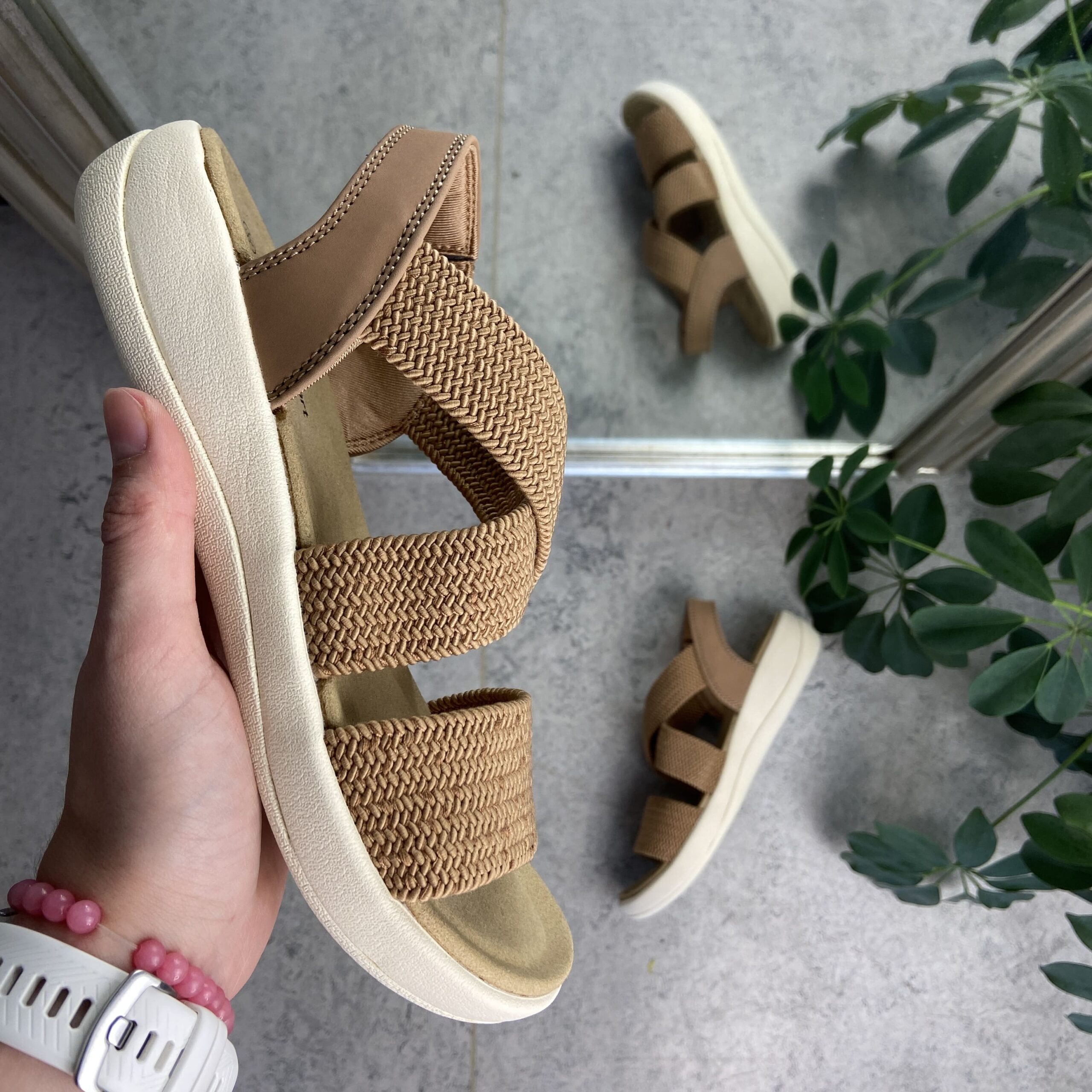 sandal med strikkede elastik remme