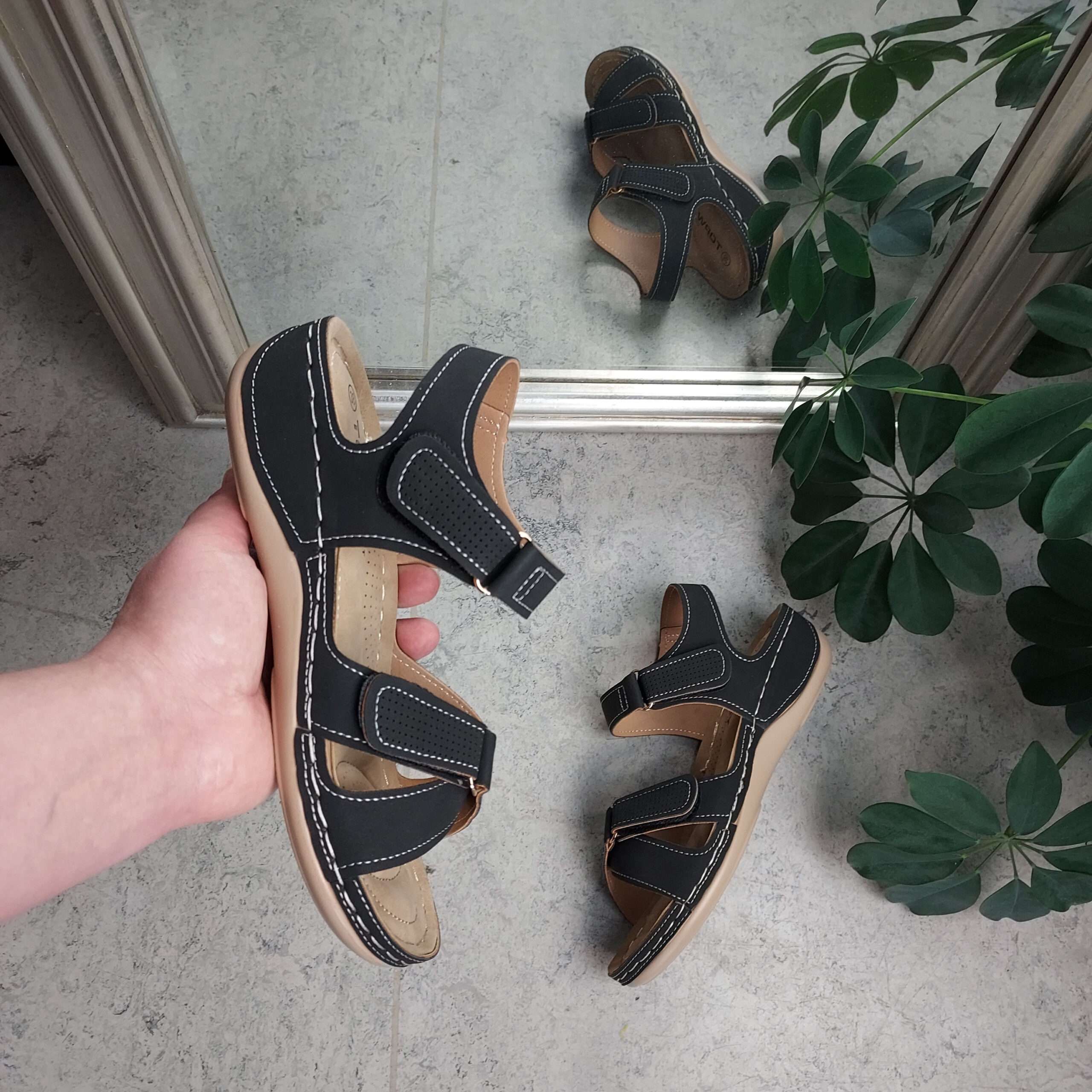Kilde Faktisk medaljevinder Let sort sandal til den smalle fod - Sygeplejebutikken