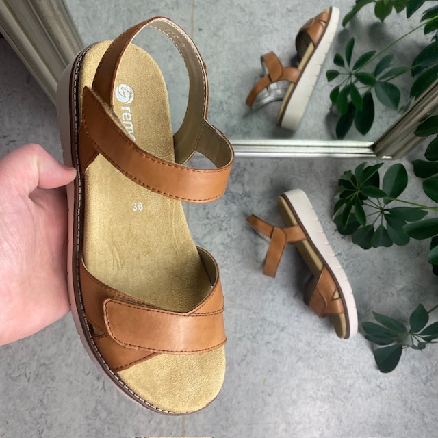 Brun sandal velcoremme og udtagelig sål - Sygeplejebutikken