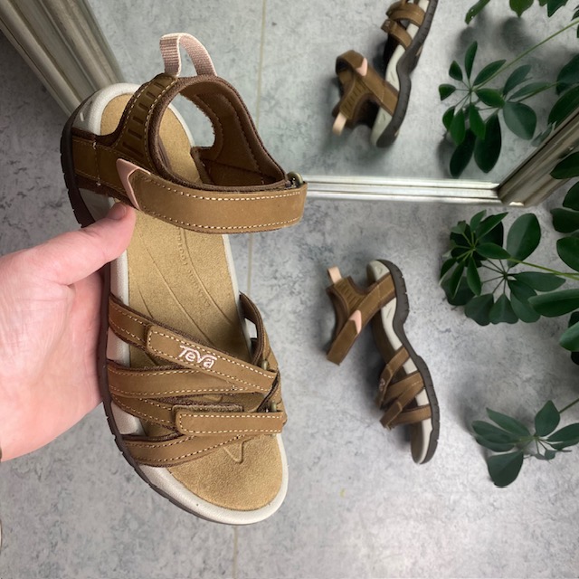 brun Tirra W sandal fra med - Sygeplejebutikken