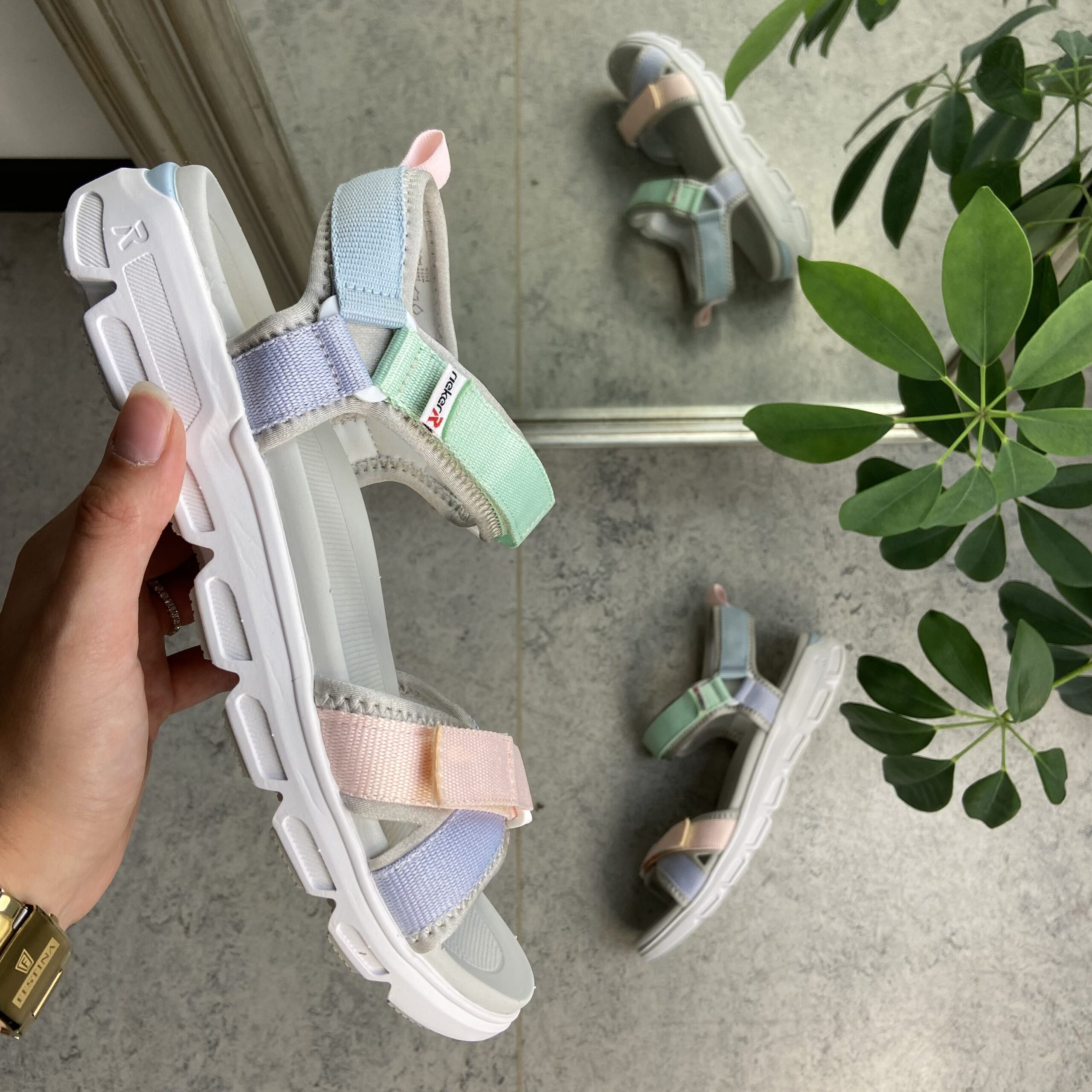 Sandal fra Rieker de flotteste farver - Sygeplejebutikken