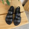 Sort skindsandal med fire indstillelige remme fra Relaxshoe