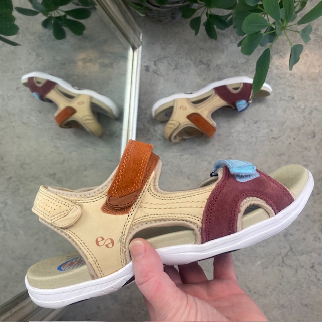 Se Bred sandal med indstillelige remme fra Green Comfort i multi farver - 41 hos Sygeplejebutikken.dk