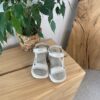 Beige sandal fra Cruz med svangstøtte og meget stødabsorbering