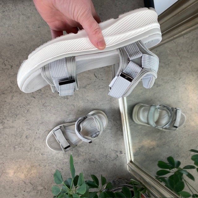 Se Grå Cruz sandal med fantastisk komfort - 41 hos Sygeplejebutikken.dk