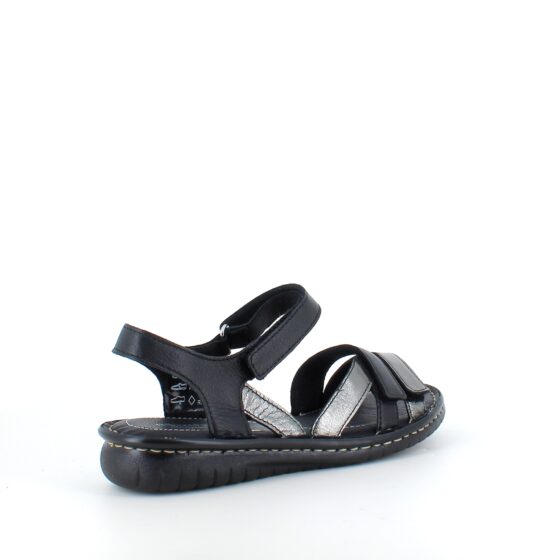 Sort skindsandal med tre remme og metallic detaljer fra Relaxshoe
