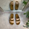 Lys brun slip on sandal i skind med brede remme