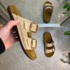 Lys brun slip on sandal i skind med brede remme