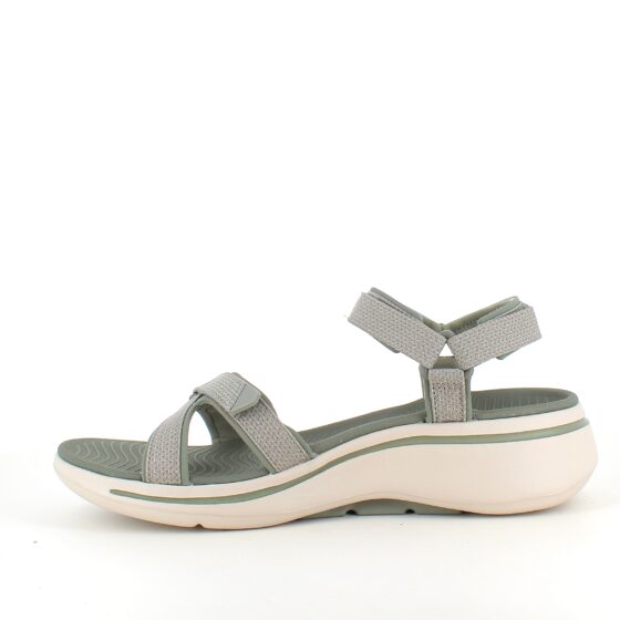 Olivengrøn sandal fra Skechers med god svangstøtte