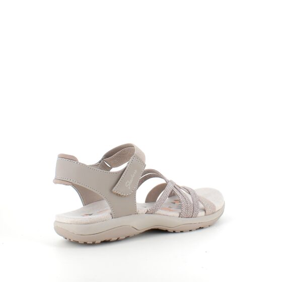 Elegant beige sandal fra Skechers med elastikremme