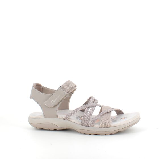 Elegant beige sandal fra Skechers med elastikremme