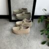Beige ruskindssko med gængesål og svangstøtte