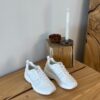 Hvid letvægtssko fra Gaitline med optimal af støddæmpning og svangstøtte
