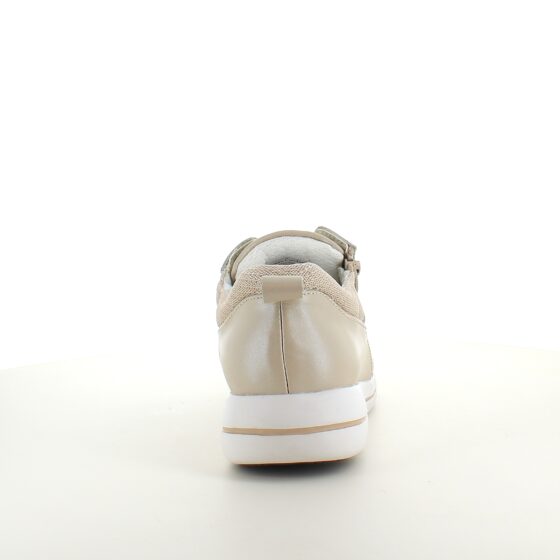 Åndbar beige sneakers fra Green Comfort