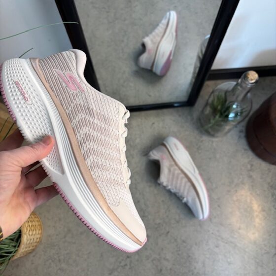 Skechers letvægtssko med åndbar overdel