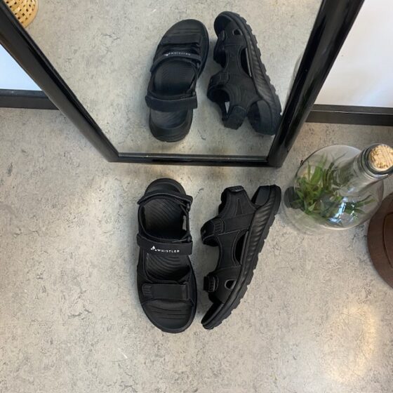 Sort herre vandresandal fra Whistler med god svangstøtte
