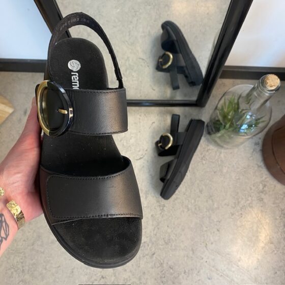 Sort Remonte skindsandal med udtagelig sål