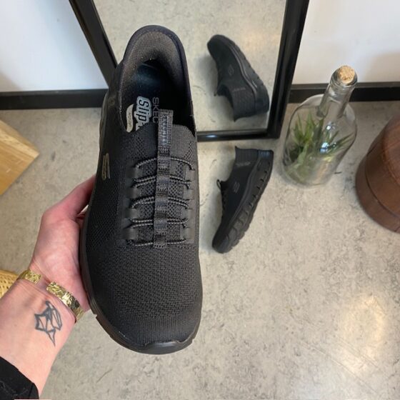 Sort Skechers slip-ins med svangstøtte