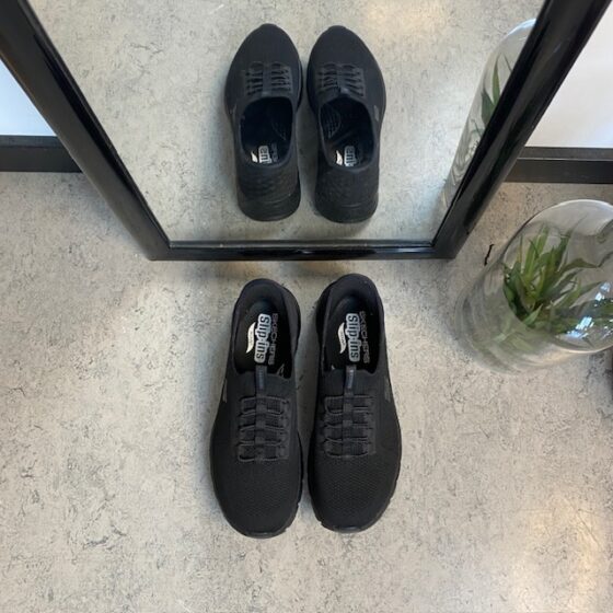 Sort Skechers slip-ins med svangstøtte