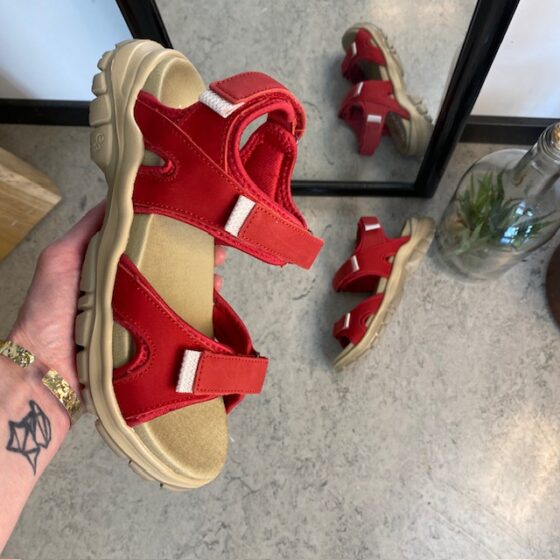 Rød Corsica sandal fra Green Comfort med god svangstøtte