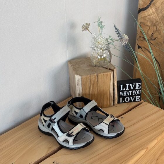 Beige sportssandal