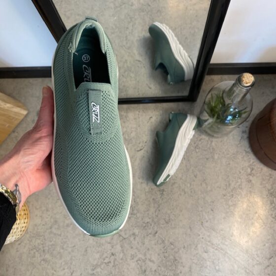 Grøn slip on sko fra Cruz med god bredde