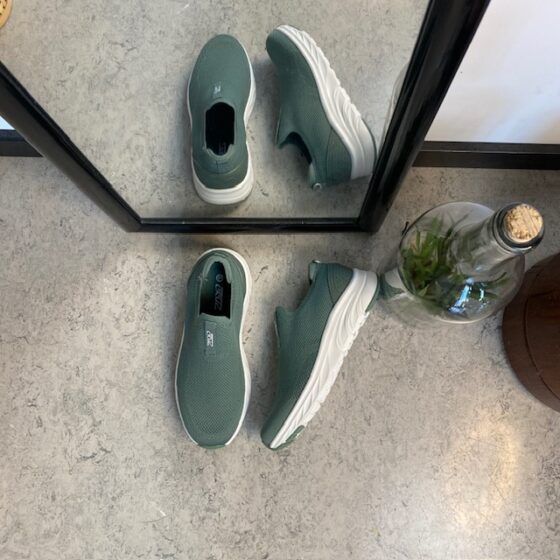Grøn slip on sko fra Cruz med god bredde