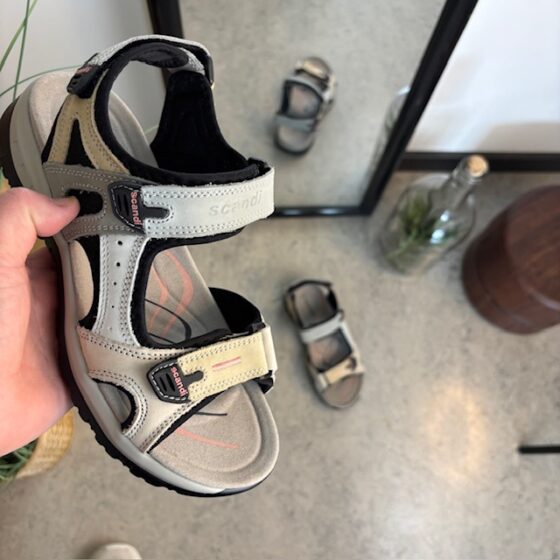 Beige sportssandal