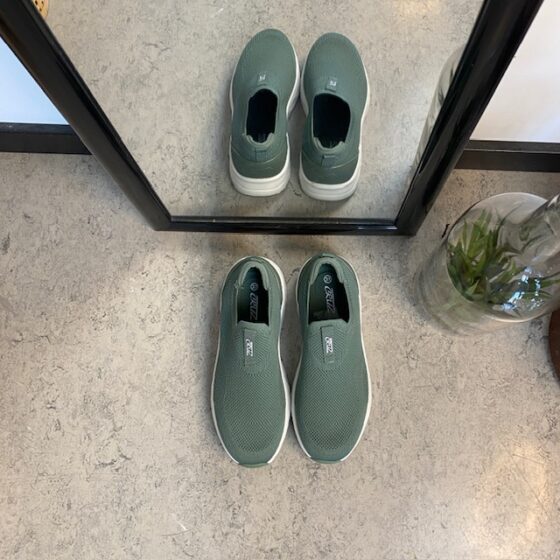 Grøn slip on sko fra Cruz med god bredde