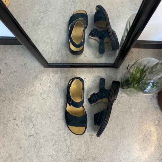 Rieker sandal i navyfarvet ruskind