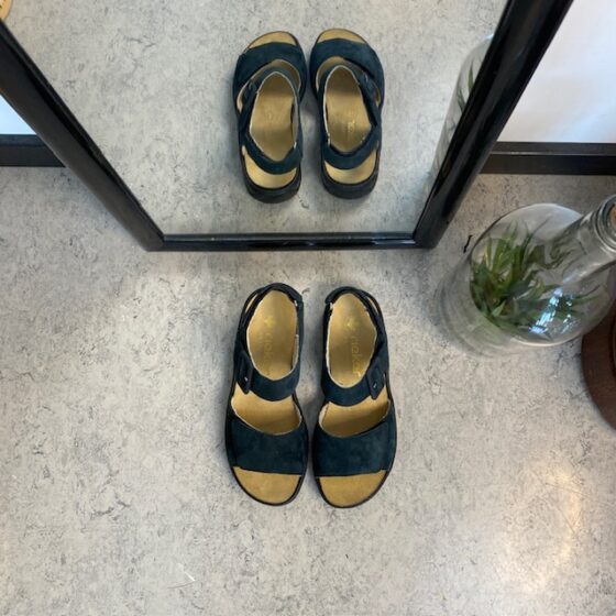 Rieker sandal i navyfarvet ruskind