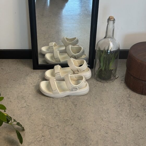 Hvid Gaitline sandal med gængesål