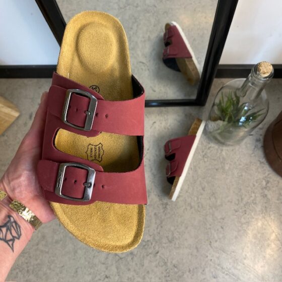 Bordeauxrød Cruz biosandal med brede remme