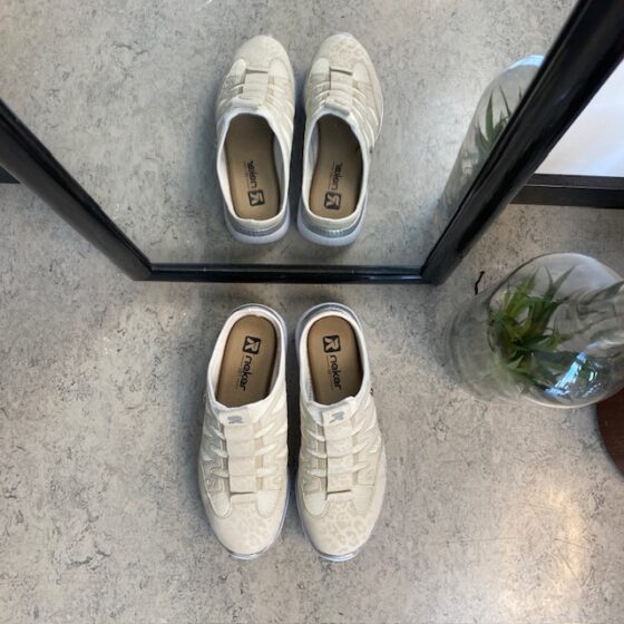 Letvægts slip-on sko fra Rieker